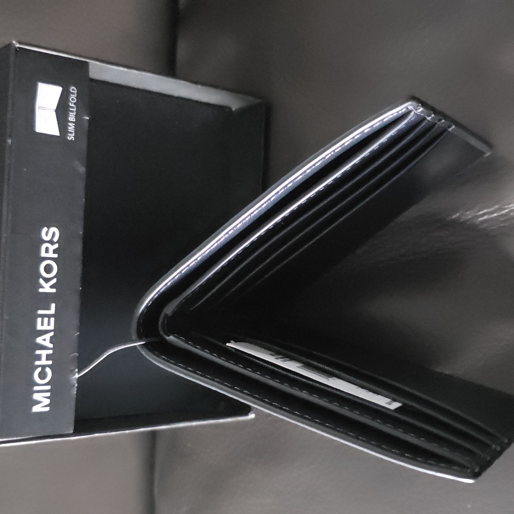 Michael Kors Jet Set Admiral Blue Wallet. Bi-fold. 6 card slots. Brand New. - Picture 5 of 5